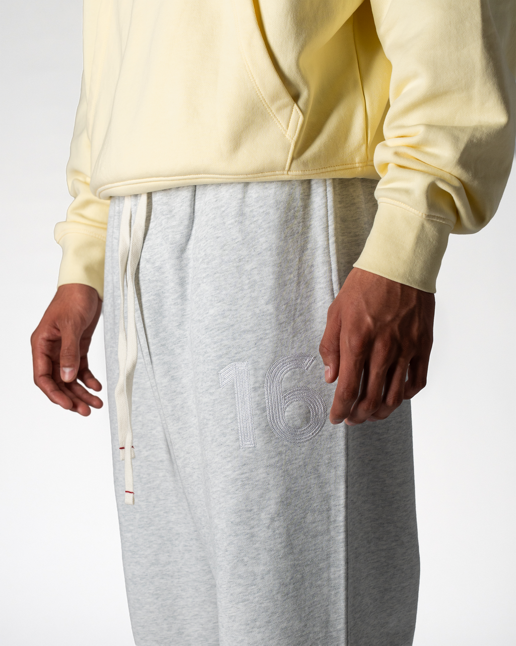 SIGNATURE SWEATPANTS